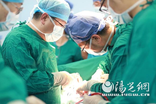 阳光网报道—西安国际医学中心胸科医院成功完成两例肺癌根治手术