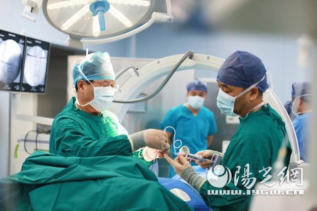 阳光网报道—西安国际医学中心骨科医院成功治疗粉碎性胸椎骨折患者