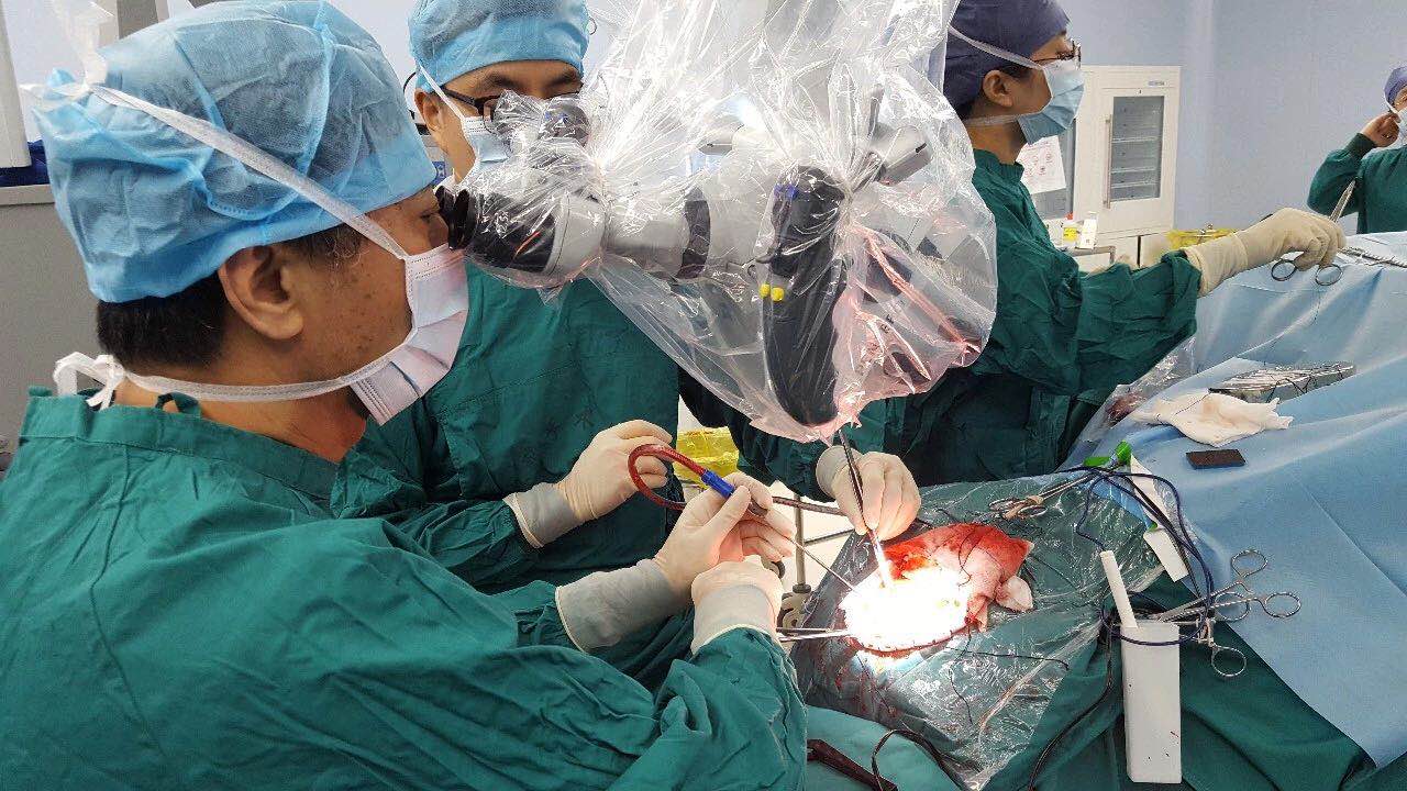 西安国际医学中心脑科医院成功实施一例颅内巨大脑胶质瘤切除术
