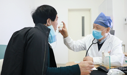 胸科医院朱运奎副院长教患者使用吸入气雾剂