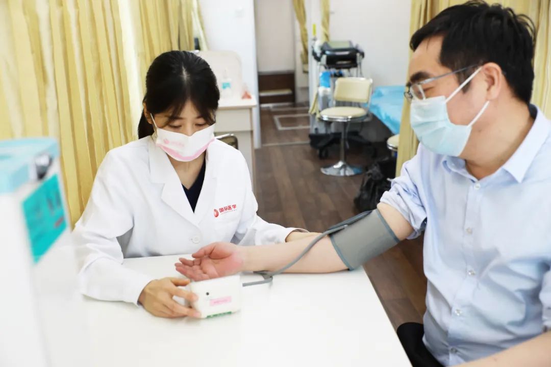 专家义诊、健康讲座、免费体检……西安国际医学中心医院向劳动者献礼啦！