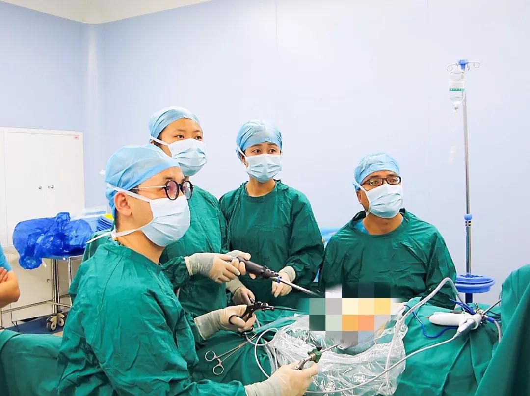 西安国际医学中心消化外科成功完成三例胃癌根治手术