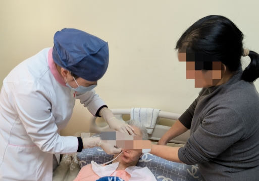 一键预约，专业到家——西安国际医学中心医院“互联网+护理上门服务”为失能老人解忧，让家属安心工作